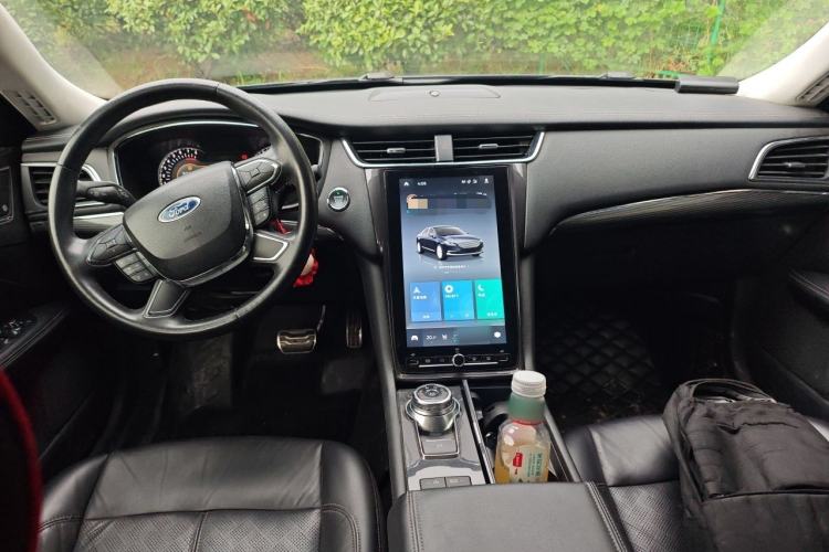 Used Ford Taurus 2019 EcoBoost 245 Premium Edition Center Console