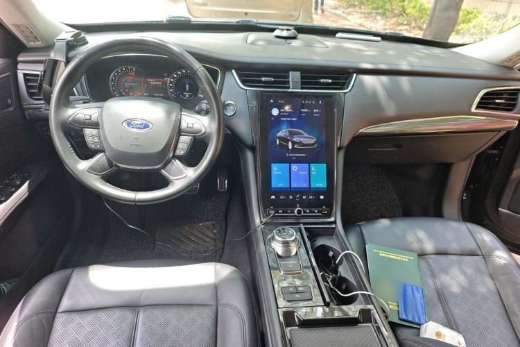 Used Ford Taurus 2019 EcoBoost 245 Premium Edition Center Console