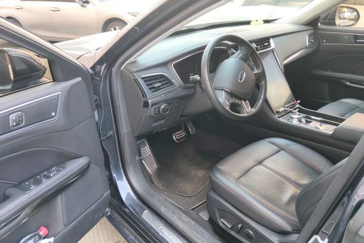 Used Ford Taurus 2019 EcoBoost 245 Premium Edition Driver Seat