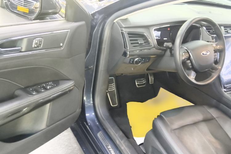 Used Ford Taurus 2019 EcoBoost 245 Premium Edition Driver Seat