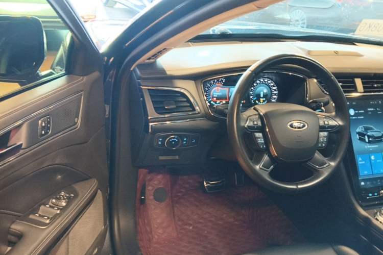 Used Ford Taurus 2019 EcoBoost 245 Premium Edition Driver Seat