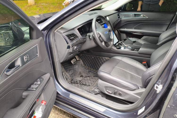 Used Ford Taurus 2019 EcoBoost 245 Premium Edition Driver Seat