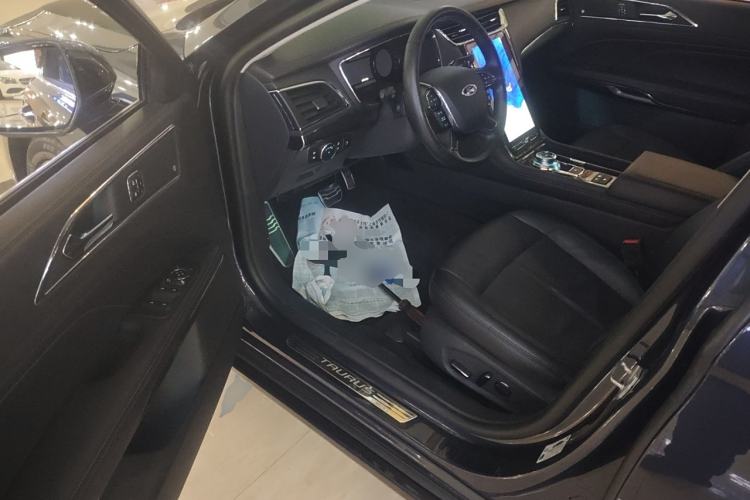 Used Ford Taurus 2019 EcoBoost 245 Premium Edition Driver Seat