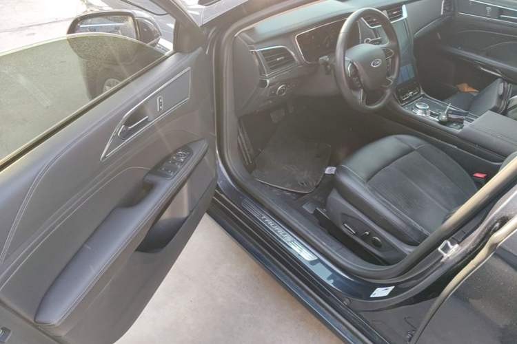 Used Ford Taurus 2019 EcoBoost 245 Comfort Edition Driver Seat