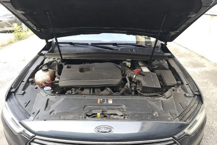Used Ford Taurus 2019 EcoBoost 245 Premium Edition Engine Bay