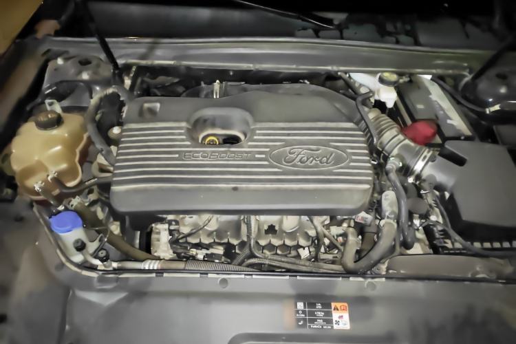 Used Ford Taurus 2019 EcoBoost 245 Premium Edition Engine Bay