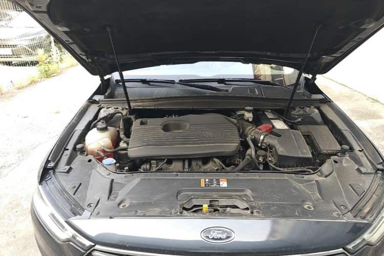 Used Ford Taurus 2019 EcoBoost 245 Premium Edition Engine Bay Right