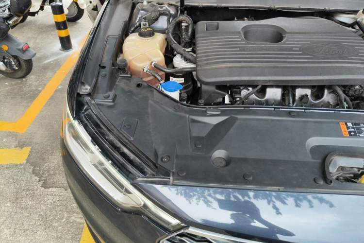 Used Ford Taurus 2019 EcoBoost 245 Vignale Deluxe Edition Engine Bay Right
