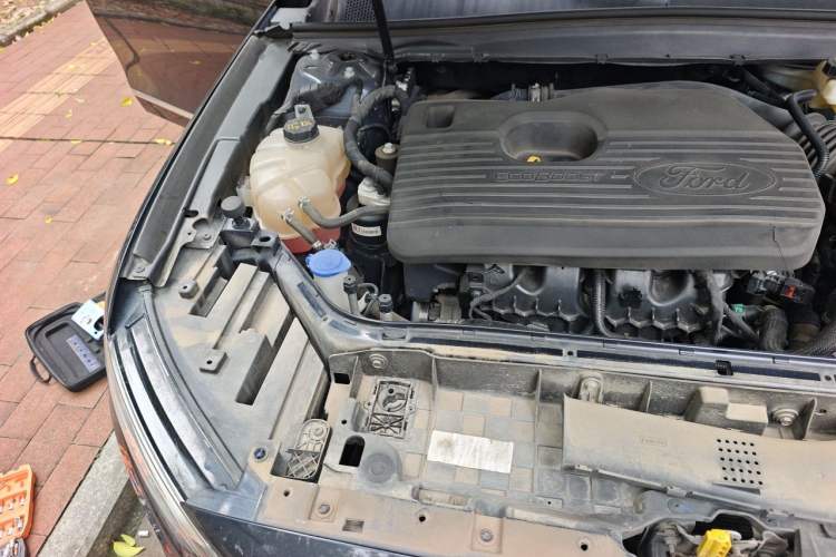 Used Ford Taurus 2019 EcoBoost 245 Premium Edition Engine Bay Right