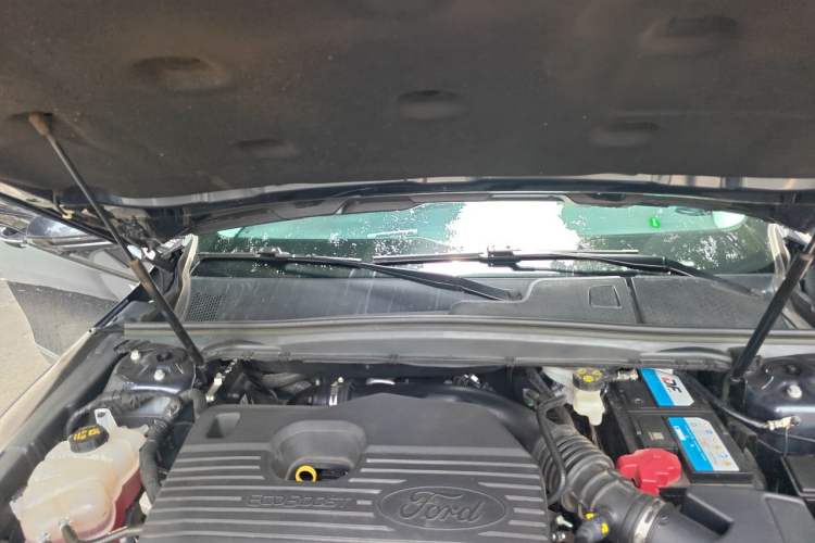 Used Ford Taurus 2019 EcoBoost 245 Premium Edition Engine Bay