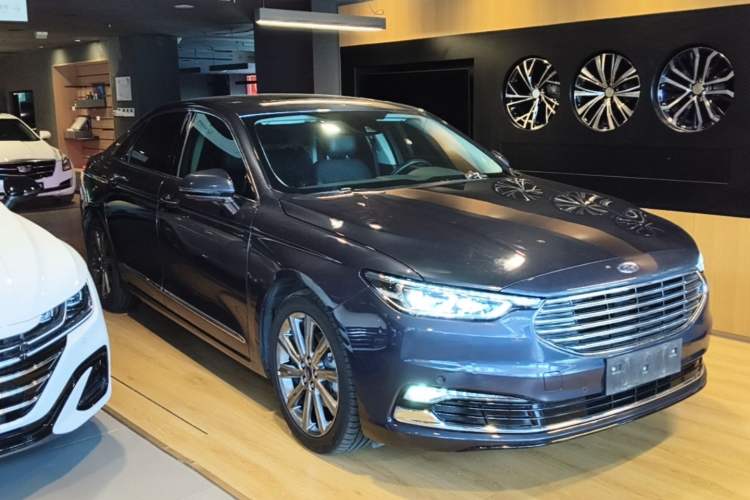 Used Ford Taurus 2019 EcoBoost 245 Premium Edition Front Right 45 Deg