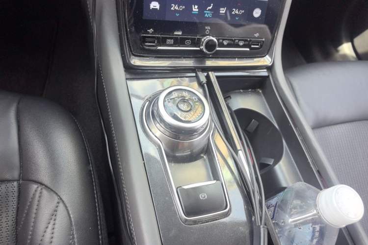 Used Ford Taurus 2019 EcoBoost 245 Vignale Deluxe Edition Gear Lever