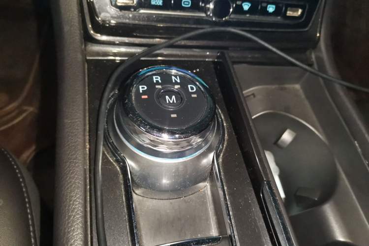 Used Ford Taurus 2019 EcoBoost 245 Premium Edition Gear Lever