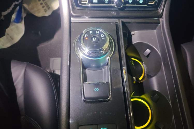 Used Ford Taurus 2019 EcoBoost 245 Premium Edition Gear Lever