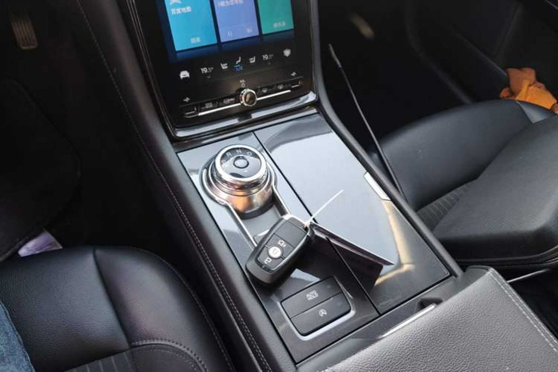 Used Ford Taurus 2019 EcoBoost 245 Comfort Edition Gear Lever
