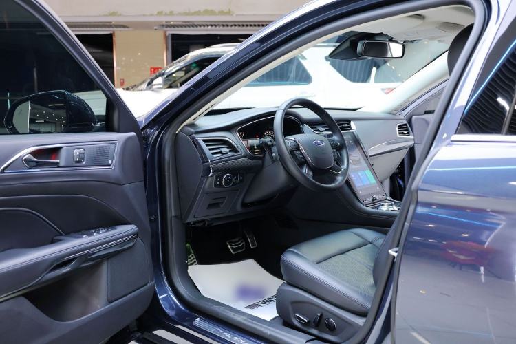 Used Ford Taurus 2019 EcoBoost 245 Premium Edition Interior 1