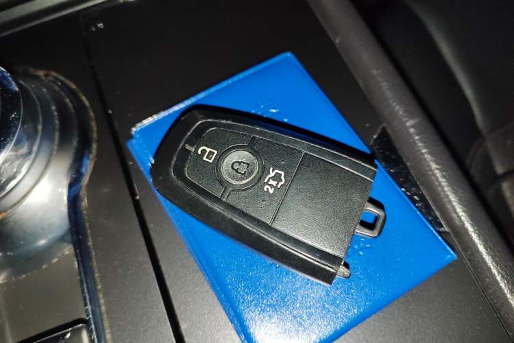 Used Ford Taurus 2019 EcoBoost 245 Premium Edition Interior 1