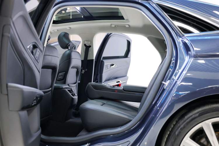 Used Ford Taurus 2019 EcoBoost 245 Premium Edition Interior 13