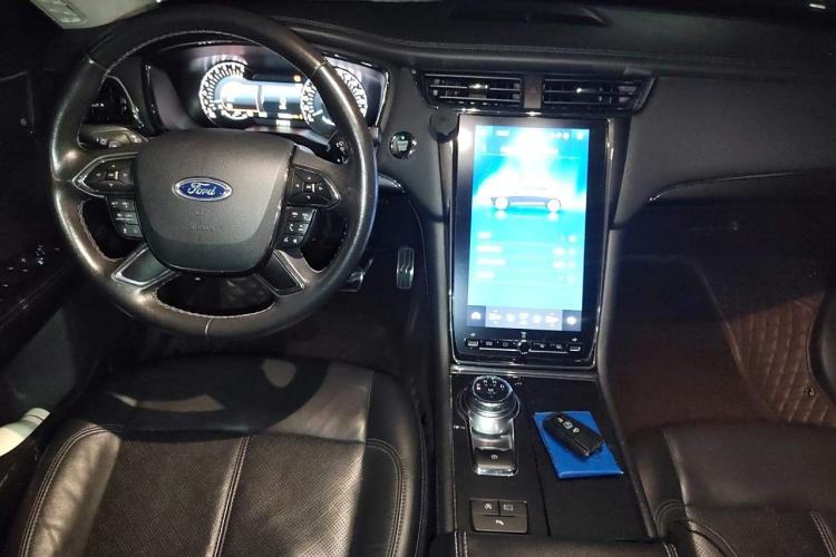 Used Ford Taurus 2019 EcoBoost 245 Premium Edition Interior 2