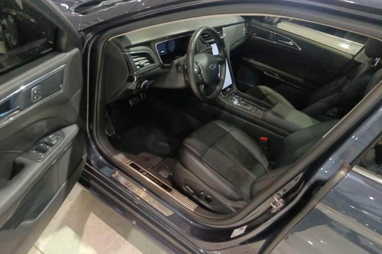 Used Ford Taurus 2019 EcoBoost 245 Premium Edition Interior 3