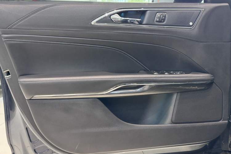 Used Ford Taurus 2019 EcoBoost 245 Premium Edition Interior 8