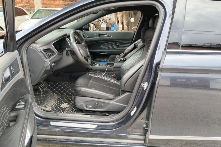 Used Ford Taurus 2019 EcoBoost 245 Vignale Deluxe Edition Left Front Seat