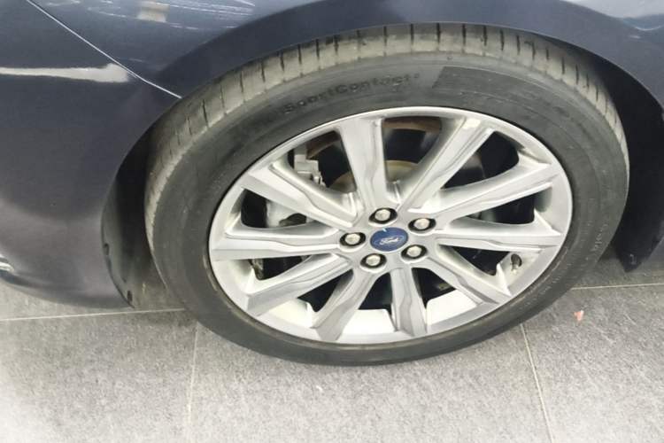 Used Ford Taurus 2019 EcoBoost 245 Premium Edition Left Front Wheel Hub
