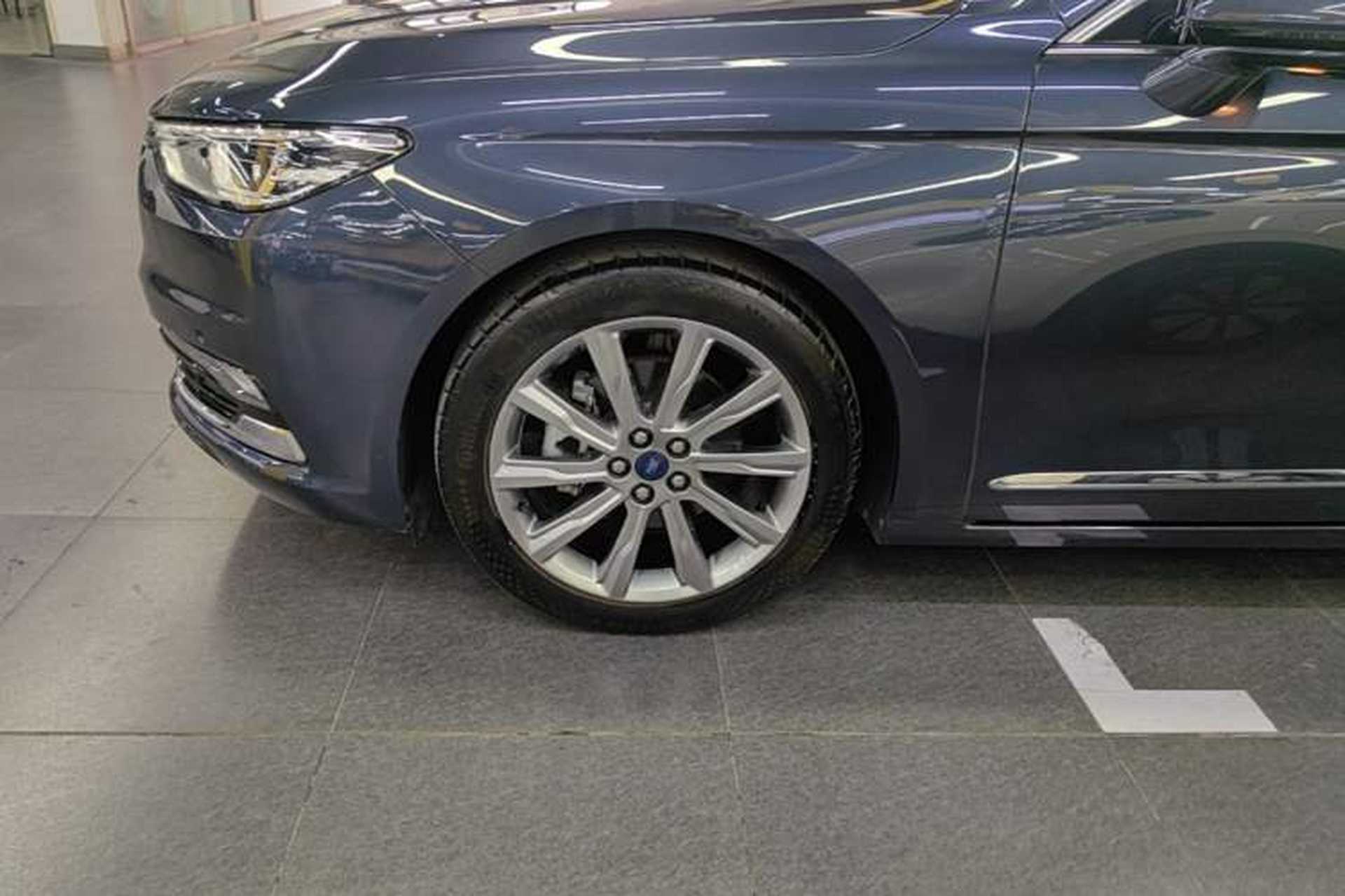 Used Ford Taurus 2019 EcoBoost 245 Premium Edition Left Front Wheel Hub