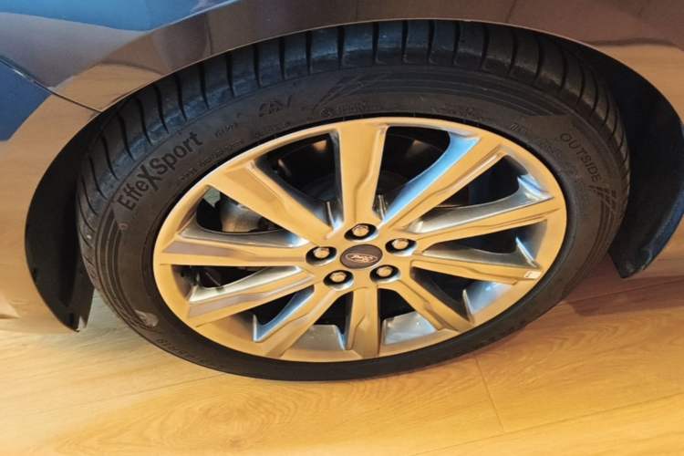 Used Ford Taurus 2019 EcoBoost 245 Premium Edition Left Front Wheel Hub