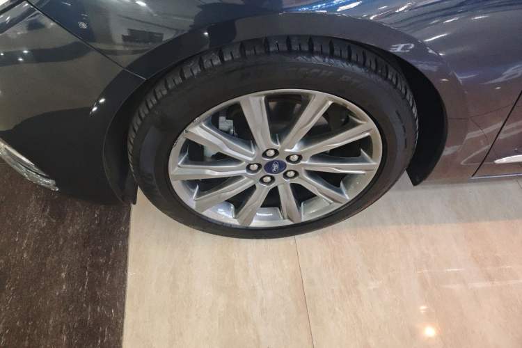 Used Ford Taurus 2019 EcoBoost 245 Premium Edition Left Front Wheel Hub