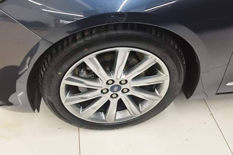 Used Ford Taurus 2019 EcoBoost 245 Premium Edition Left Front Wheel Hub