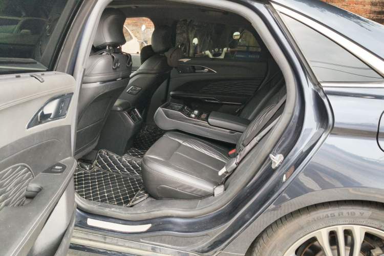 Used Ford Taurus 2019 EcoBoost 245 Vignale Deluxe Edition Left Rear Seat