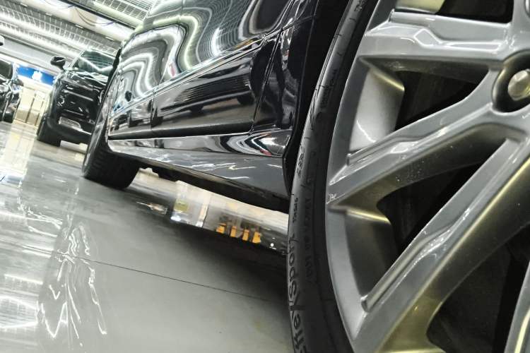 Used Ford Taurus 2019 EcoBoost 245 Premium Edition Left Side Sill