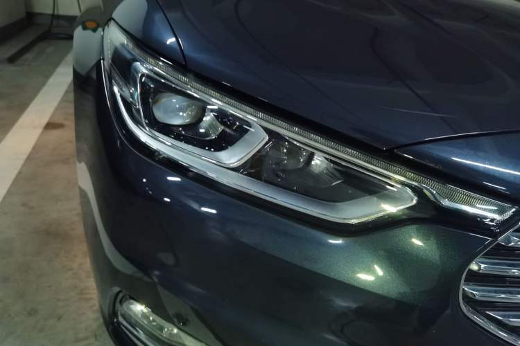Used Ford Taurus 2019 EcoBoost 245 Premium Edition Right Front Headlight
