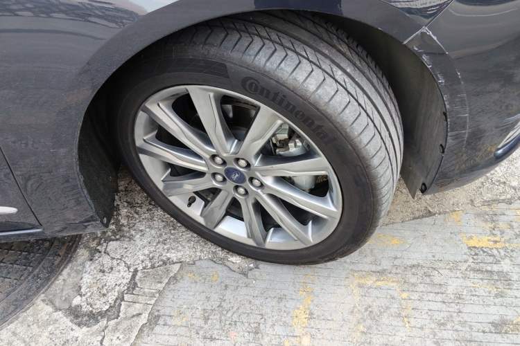 Used Ford Taurus 2019 EcoBoost 245 Premium Edition Right Front Wheel Hub