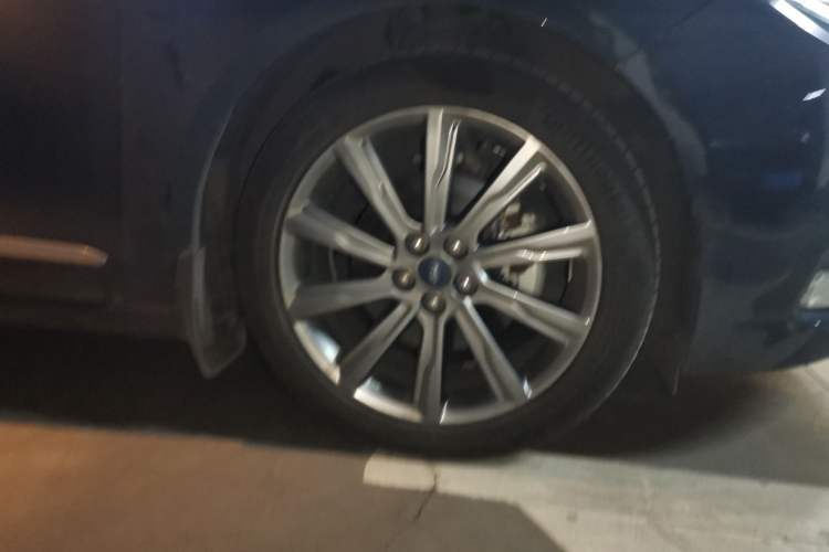Used Ford Taurus 2019 EcoBoost 245 Premium Edition Right Front Wheel Hub