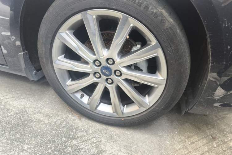 Used Ford Taurus 2019 EcoBoost 245 Premium Edition Right Front Wheel Hub