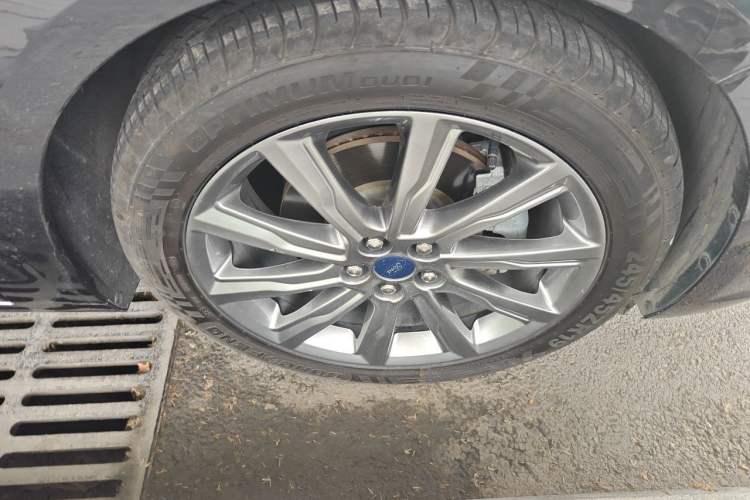 Used Ford Taurus 2019 EcoBoost 245 Premium Edition Right Front Wheel Hub