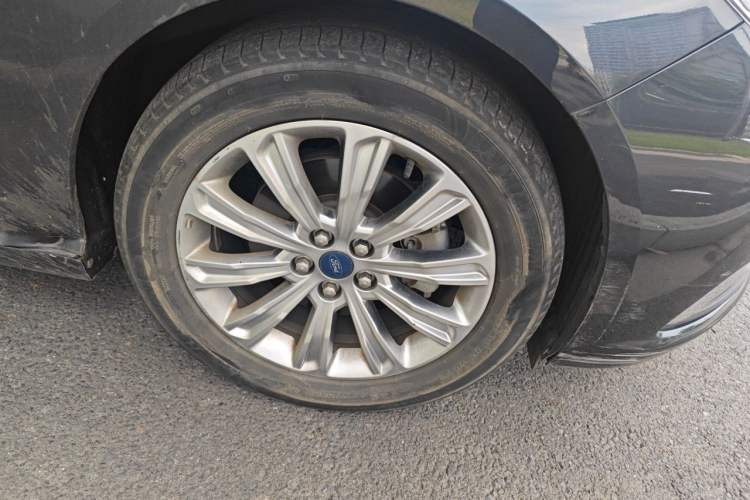 Used Ford Taurus 2019 EcoBoost 245 Comfort Edition Right Front Wheel Hub