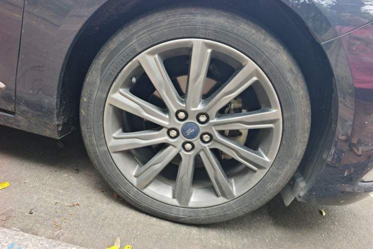 Used Ford Taurus 2019 EcoBoost 245 Premium Edition Right Front Wheel Hub