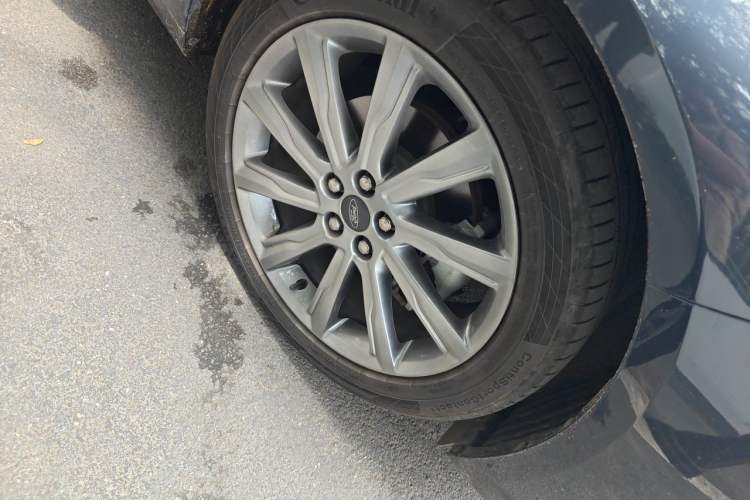 Used Ford Taurus 2019 EcoBoost 245 Premium Edition Right Front Wheel Hub