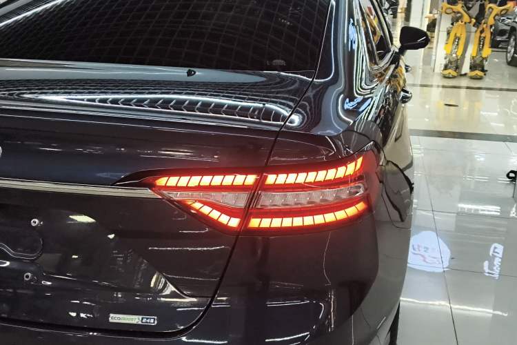 Used Ford Taurus 2019 EcoBoost 245 Premium Edition Right Rear Taillight