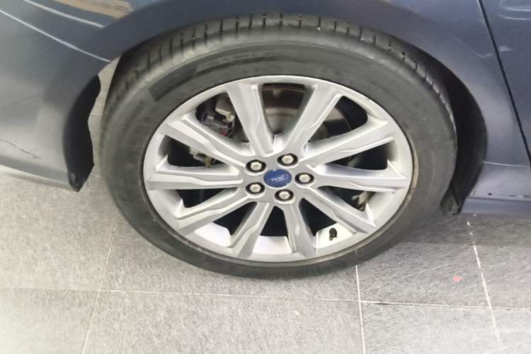Used Ford Taurus 2019 EcoBoost 245 Premium Edition Right Rear Wheel Hub