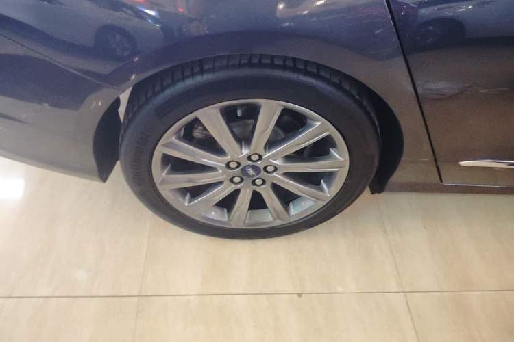 Used Ford Taurus 2019 EcoBoost 245 Premium Edition Right Rear Wheel Hub
