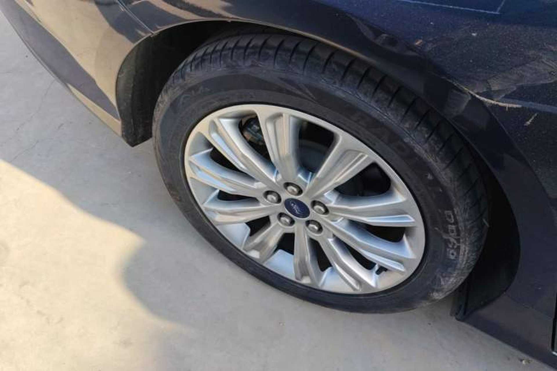 Used Ford Taurus 2019 EcoBoost 245 Comfort Edition Right Rear Wheel Hub