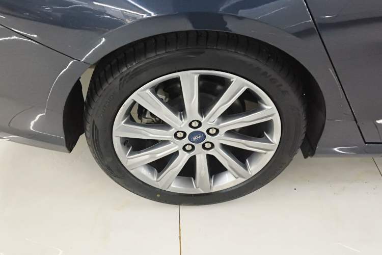 Used Ford Taurus 2019 EcoBoost 245 Premium Edition Right Rear Wheel Hub