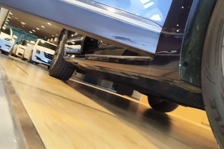 Used Ford Taurus 2019 EcoBoost 245 Premium Edition Right Side Sill
