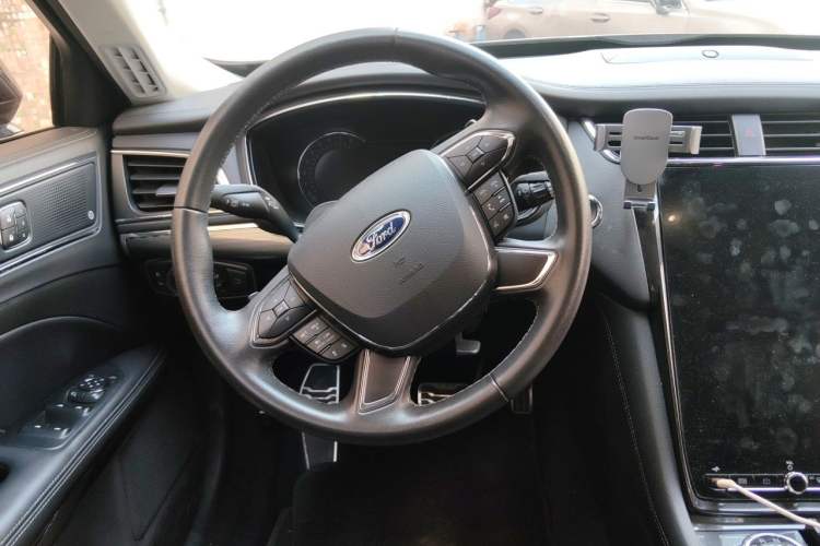 Used Ford Taurus 2019 EcoBoost 245 Premium Edition Steering Wheel