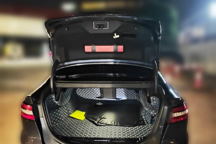 Used Ford Taurus 2019 EcoBoost 245 Premium Edition Trunk