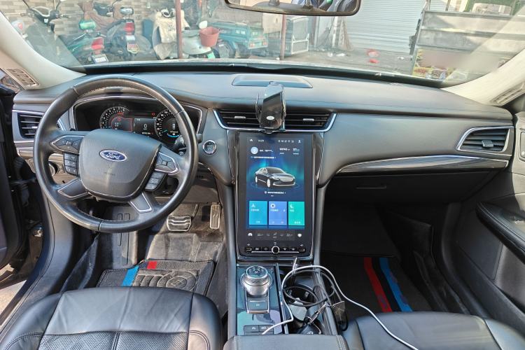 Used Ford Taurus 2019 EcoBoost 245 Premium Edition Center Console